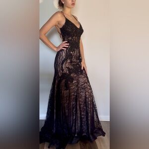 Elegant Black Lace Evening Gown